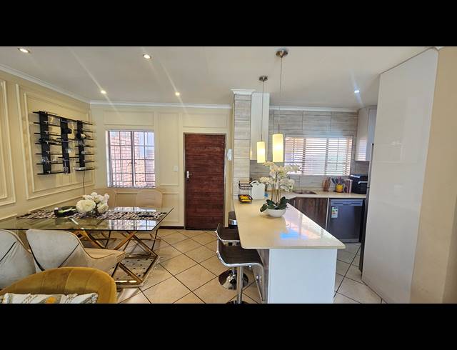 2 BEDROOM SIMPLEX FOR SALE IN MOOIKLOOF RIDGE